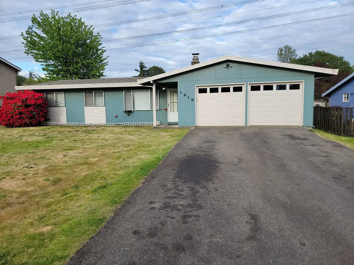 Building Photo - 1919 68th Ave NE