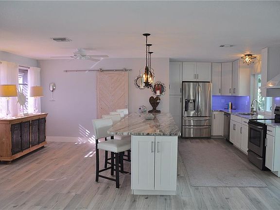 3rd image of 1098 Cimarron Dr
