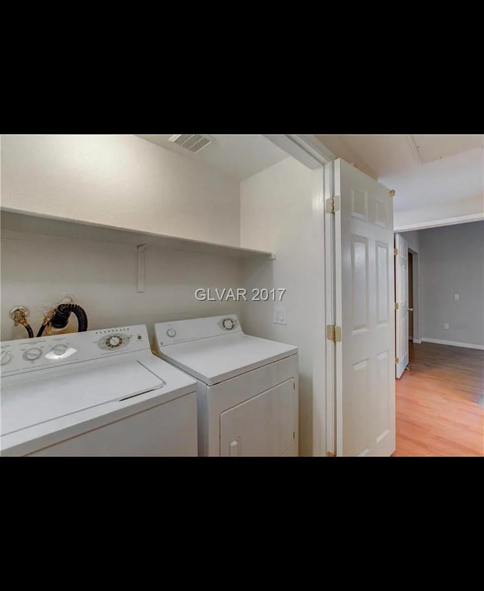 10500 Pine Pointe Ave — Photo 1