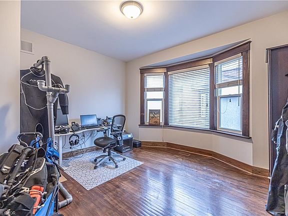 4th image of 318 Frederick St