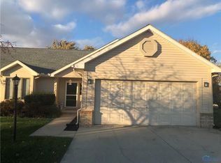 840 Oak Cove Dr, Fostoria, OH 44830