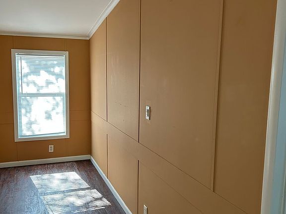 3rd image of 1002 Everglade Dr