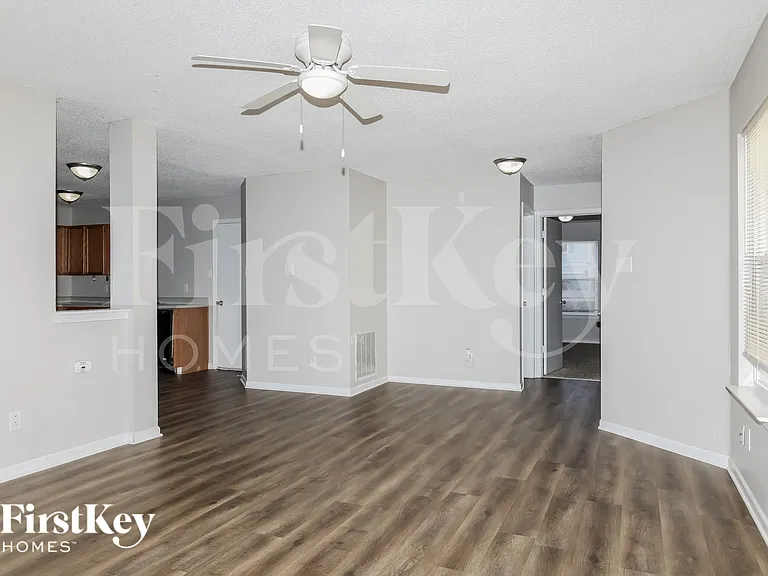 10605 Glenayr Dr — Photo 5