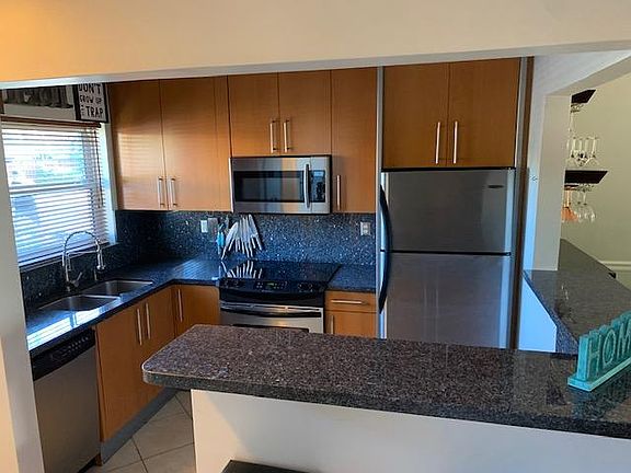 3rd image of 450 SE 7th St