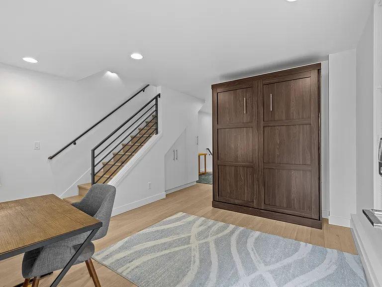 233 E Shelby St — Photo 17