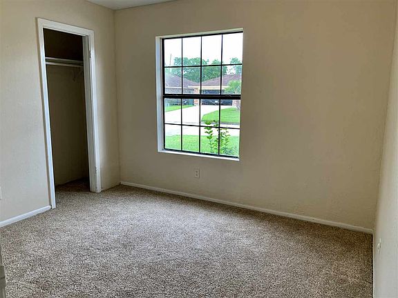 4th image of 9170 Monica St