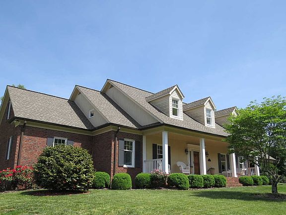2nd image of 415 Stonecroft Dr SE