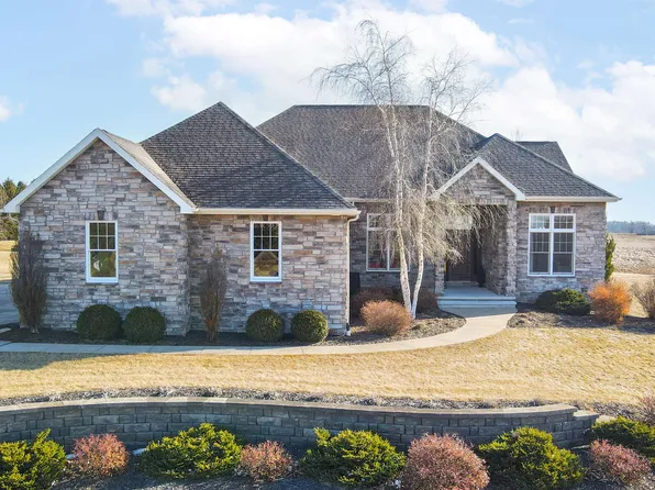 7940 White Petal Ct, Neenah, WI 54956