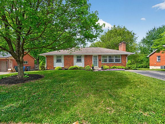 2nd image of 1040 Della Dr