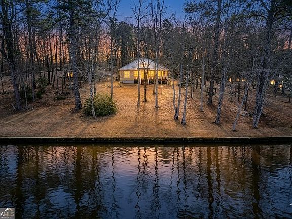 3rd image of 125 Lowe Rd NW