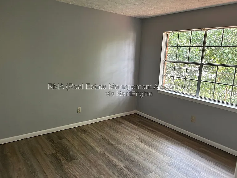 1110 W Poplar St #L-1 — Photo 5