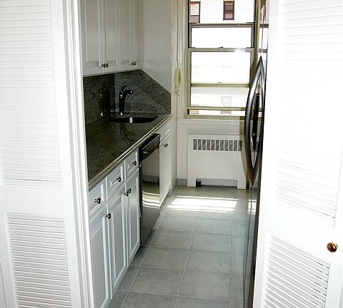4th image of 177 E 75th St APT 18D