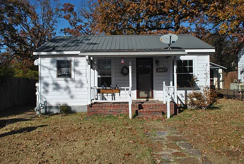 2017 Jackson St Photo 1