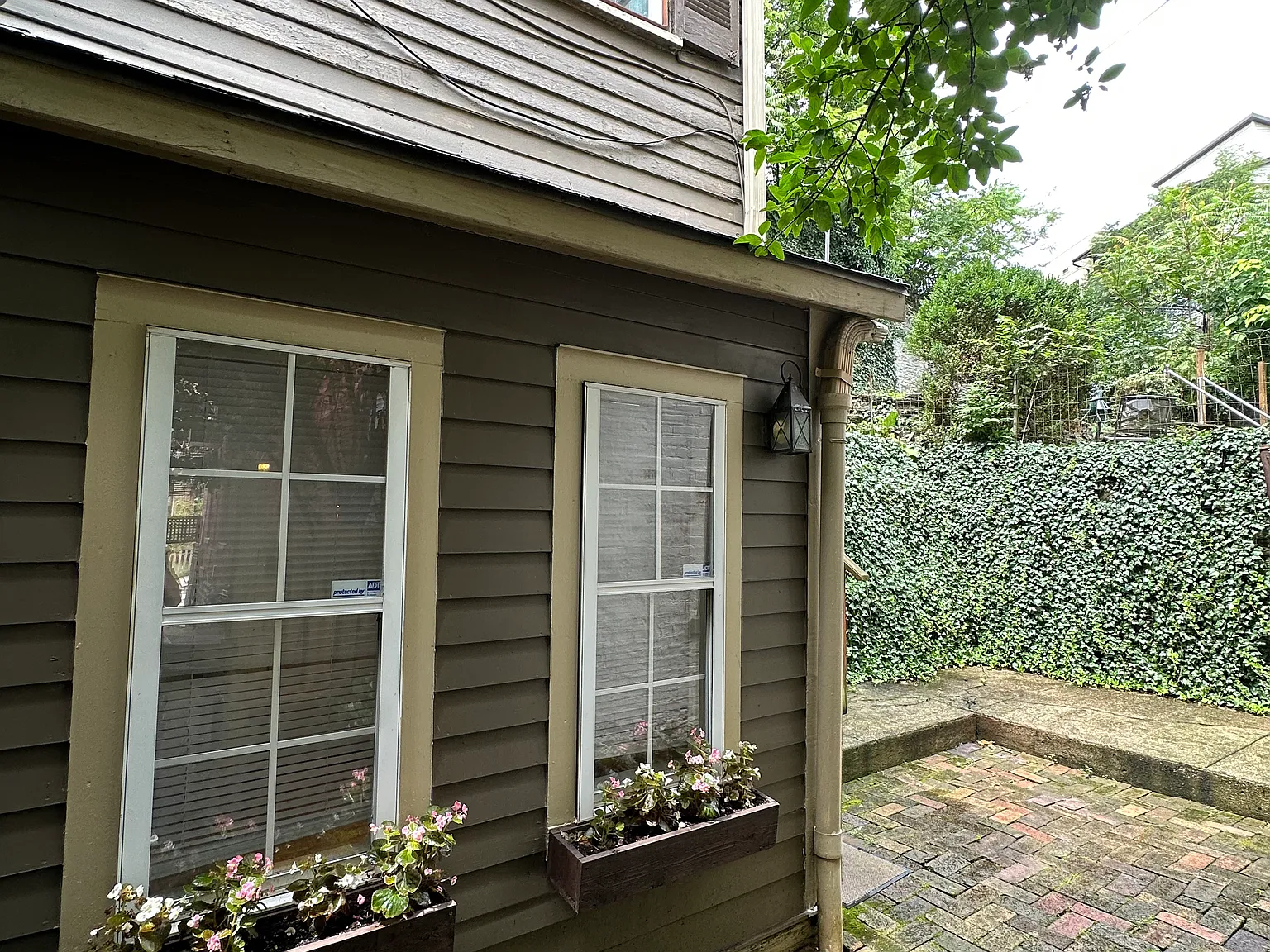 31 W Hollister St — Photo 3