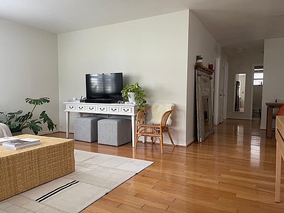 4th image of 1810 Nevada Ave NE