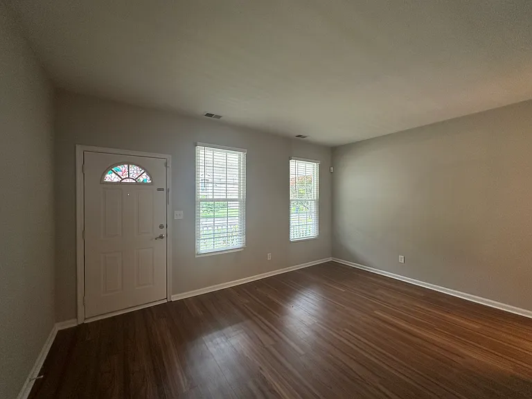 1840 Laurel Oak Ln — Photo 2