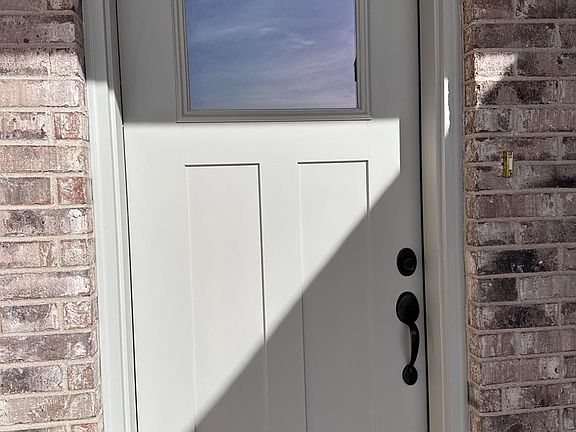 2nd image of 607 Holly St