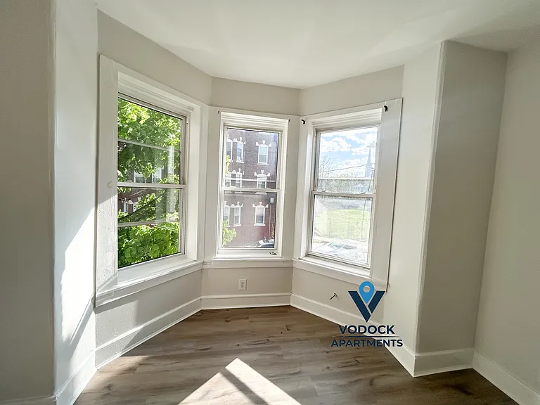 11 Worcester Pl — Photo 2