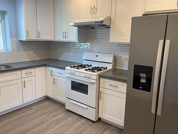 4th image of 8860 Naomi Ave