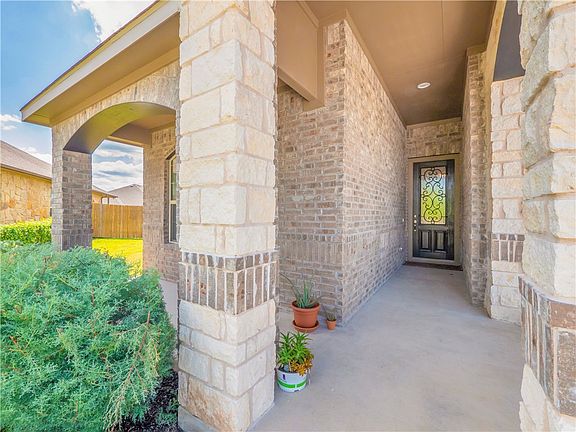 3rd image of 2301 Lyla Ln