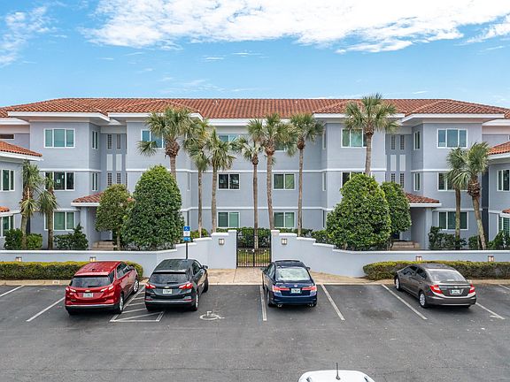 3rd image of 210 11th Ave N APT 203S