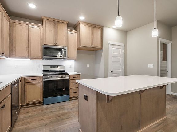 5th image of 8202 Lennox St