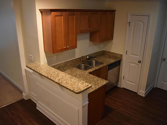 5th image of 637 Vista Dr