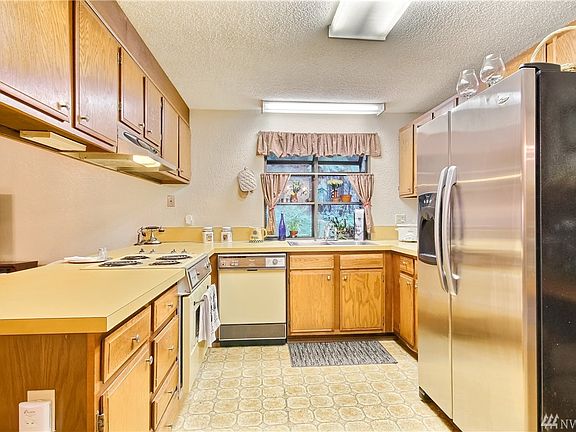 5th image of 140 E Fox Ln