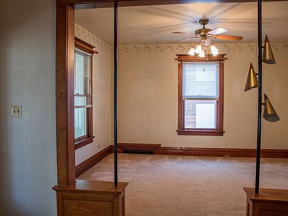 4th image of 707 E Bremer Ave