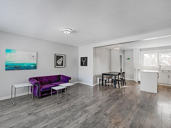 3rd image of 33 Bluebird Cres