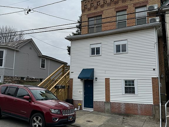 3rd image of 829 Emerson St #2