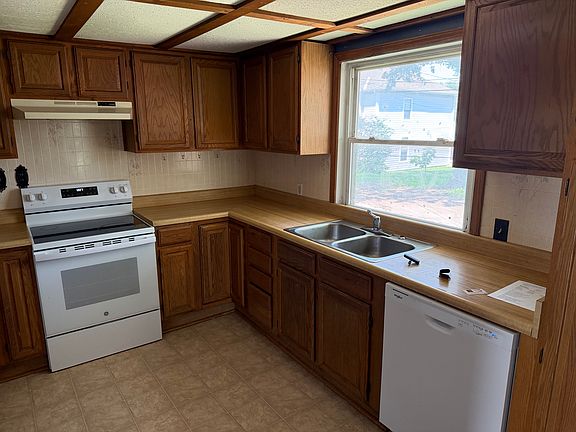 2nd image of 2100 Orchard Ln
