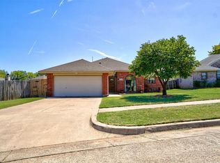 1628 NE 10th St, Moore, OK 73160