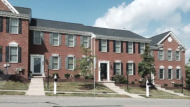 3 bed, 2.5 bath, 1760 sqft, $2,400 — Photo 1
