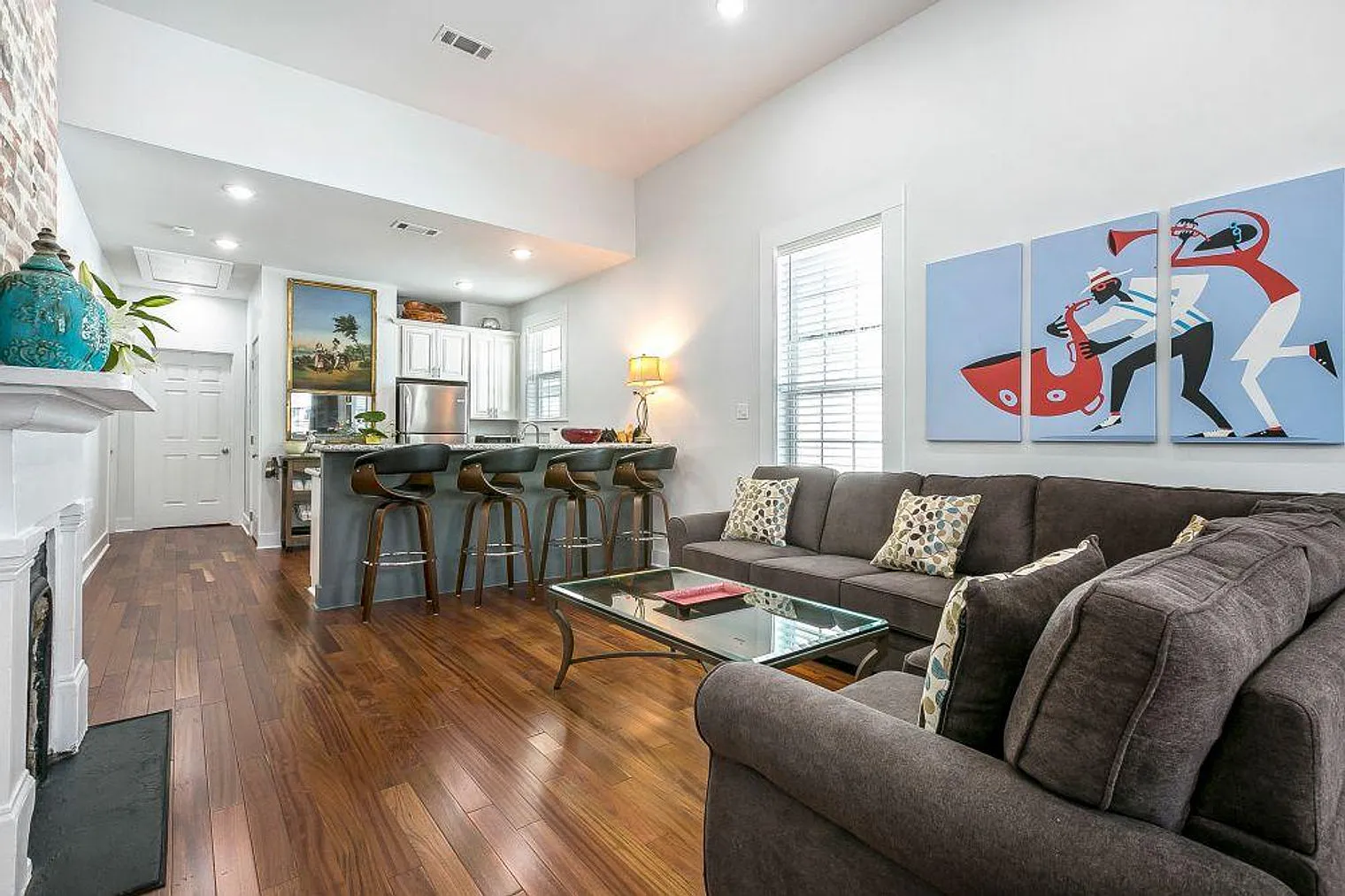 5 bed, 3.0 bath, 2400 sqft, $12,874 — Photo 2