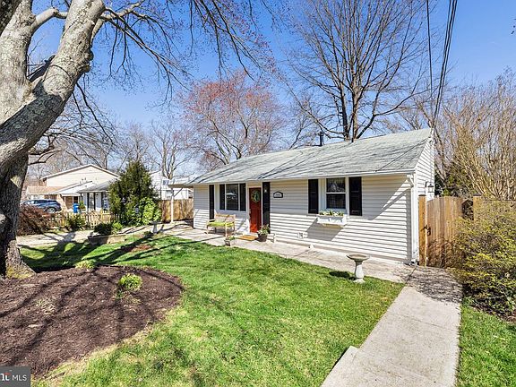 3rd image of 3606 Elmwood Dr
