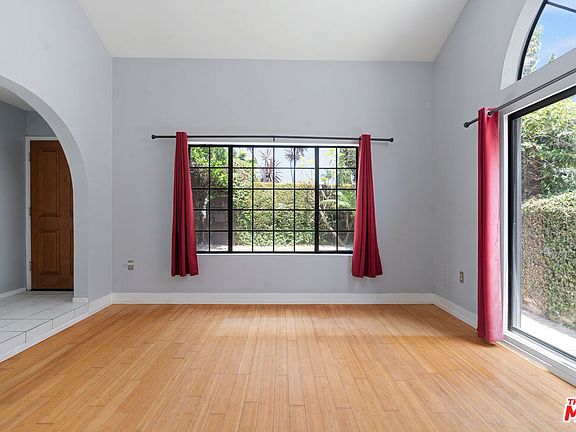 3rd image of 3113 Thatcher Ave