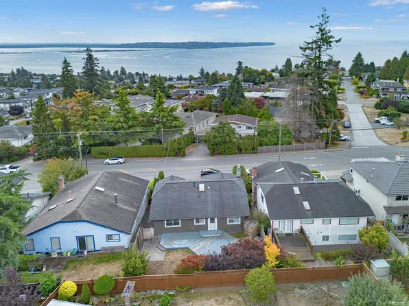 15555 Buena Vista Ave, White Rock, BC V4B 1Y9