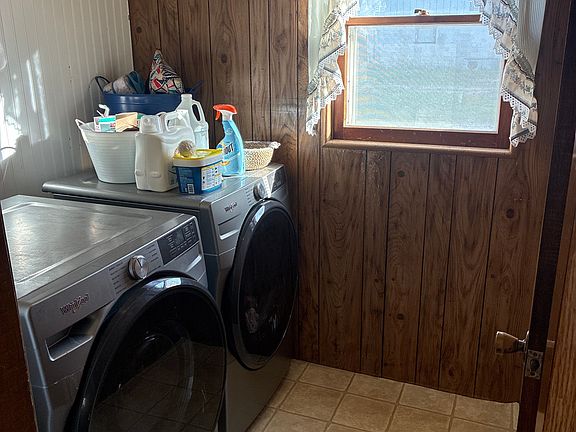 4th image of 2470 620th St