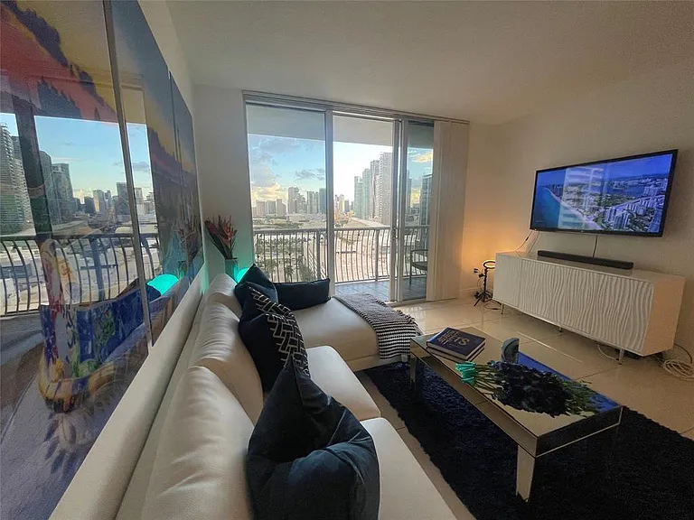 1750 N Bayshore Dr #2106 — Photo 5