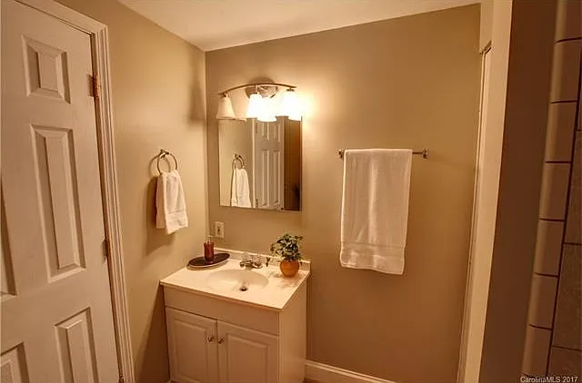 115 Harrison Dr — Photo 14
