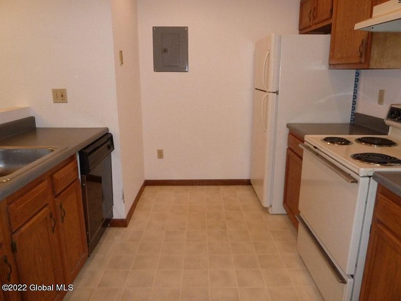 4th image of 460 Washington Avenue