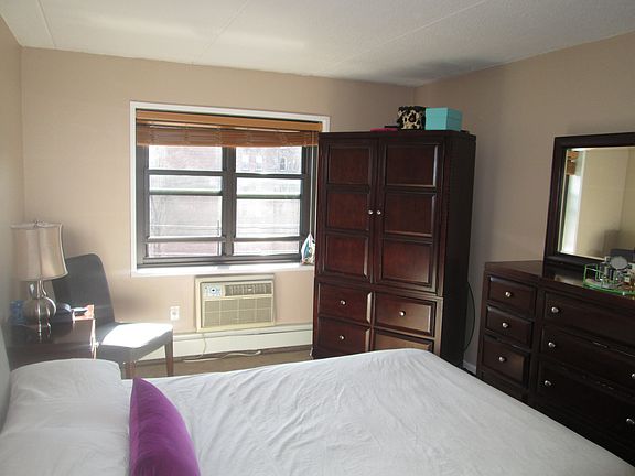 4th image of 145 Valentine Ln APT 7G
