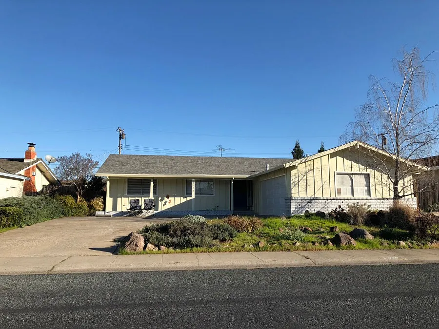 1723 Russell Way photo 1