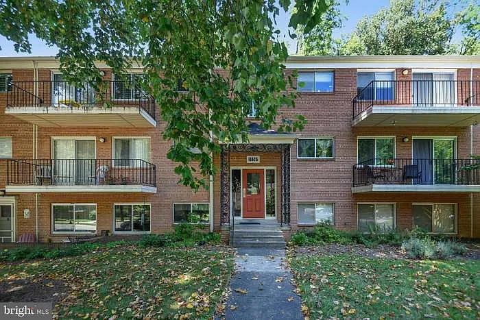 10626 Weymouth St #102 — Photo 7