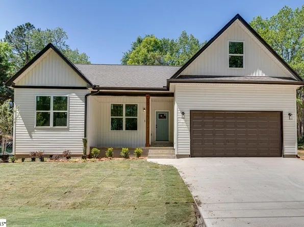 3 Carter Dr, Marietta, SC 29661