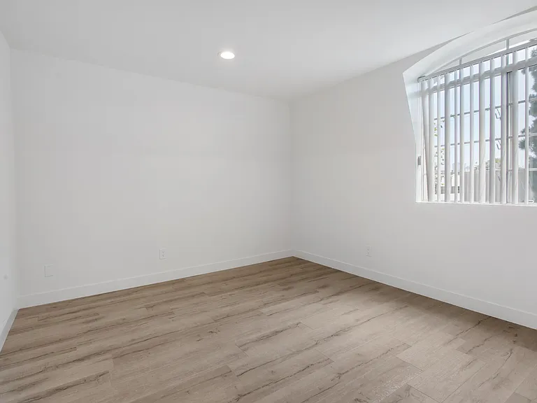 1601 Selby Ave #401 — Photo 20