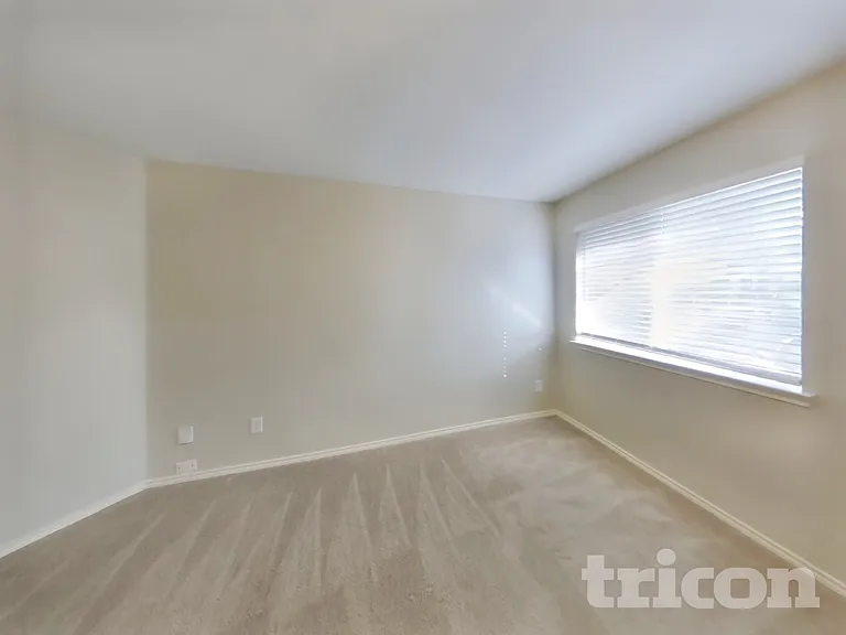 10411 Trotters Bay — Photo 12