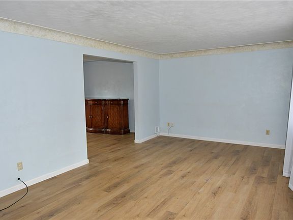 3rd image of 314 Pointview Rd