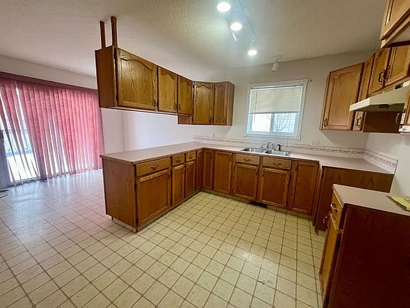 4th image of 82 SW Excell St